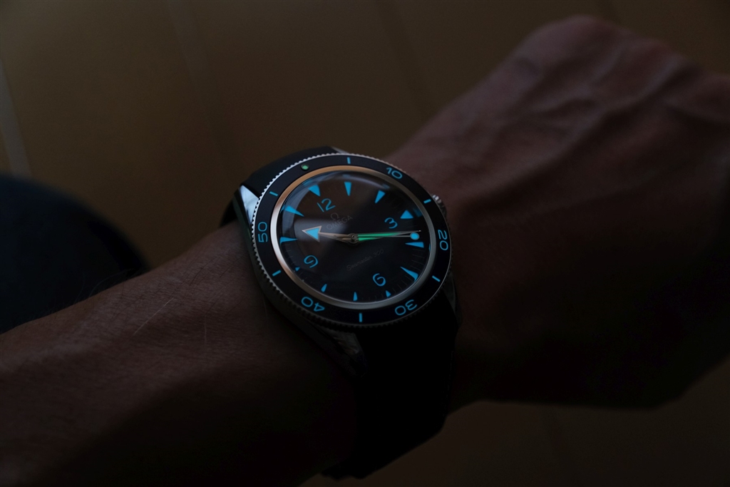 価格.com - 『夜光はちょっと派手・・・』オメガ シーマスター 300