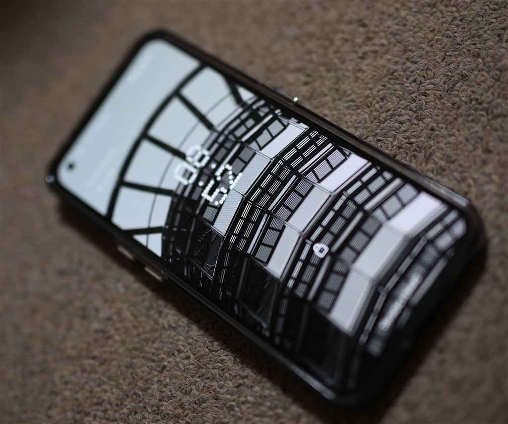 価格.com - 『ロック画面の時計ドット表示がいい！』NOTHING Phone (1