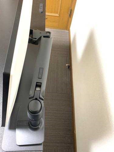 価格.com - 『アーム1本で固定しています。』エルゴトロン LX デスク