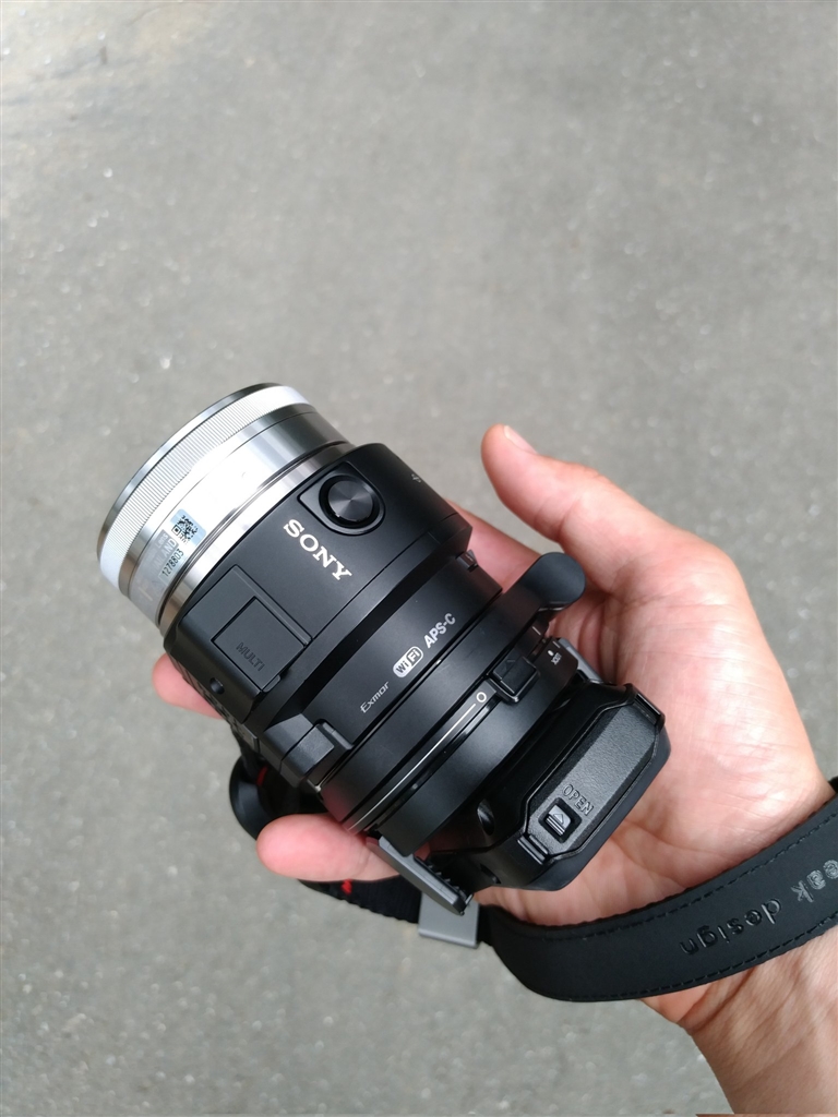 価格.com - 『SEL16F28を装着時』SONY α ILCE-QX1 ボディ 靴猫