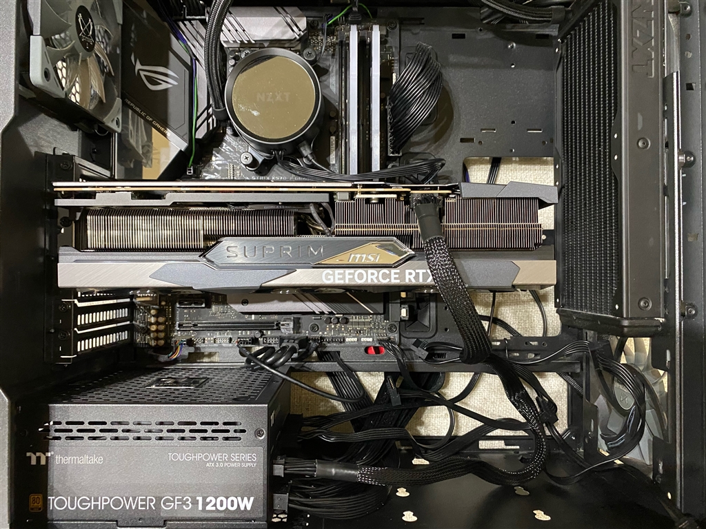 価格.com - 『組立中の写真ですみません』Thermaltake