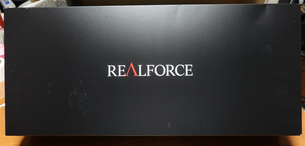 価格.com - 『パッケージ外箱』東プレ REALFORCE R3 R3HA11 [ブラック/ダークグレー]  西川善司さんのレビュー・評価投稿画像・写真「ボディもキートップも黒。玄(黒)人志向なREALFORCE R3はいかが?」[662691]