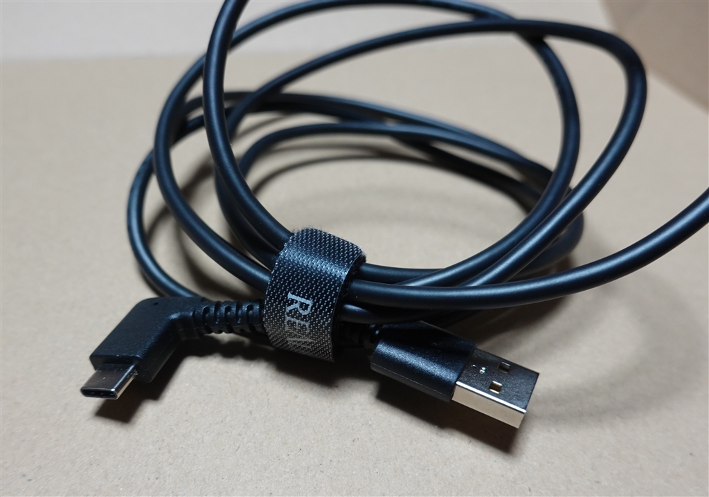 価格.com - 『付属するUSB-A/USB-Cケーブル。キーボード本体と接続され