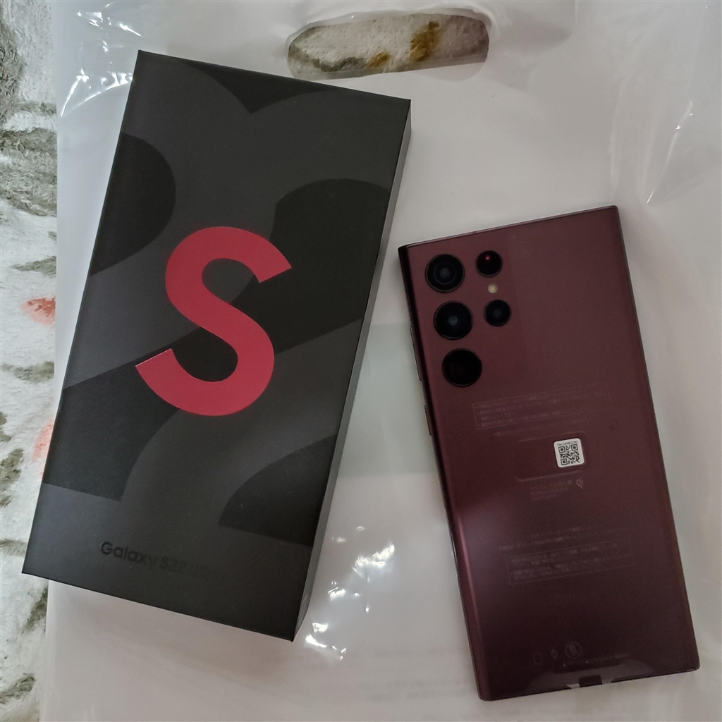 Samuson 価格.com - 『持つと引き締まるワインカラーの深さ。本当は白が欲しかった…』サムスン Galaxy S22 Ultra SCG14 au ...