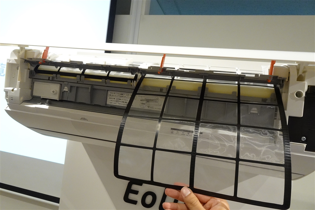 価格.com - 『フィルターお掃除ロボットを搭載。ダストボックスに