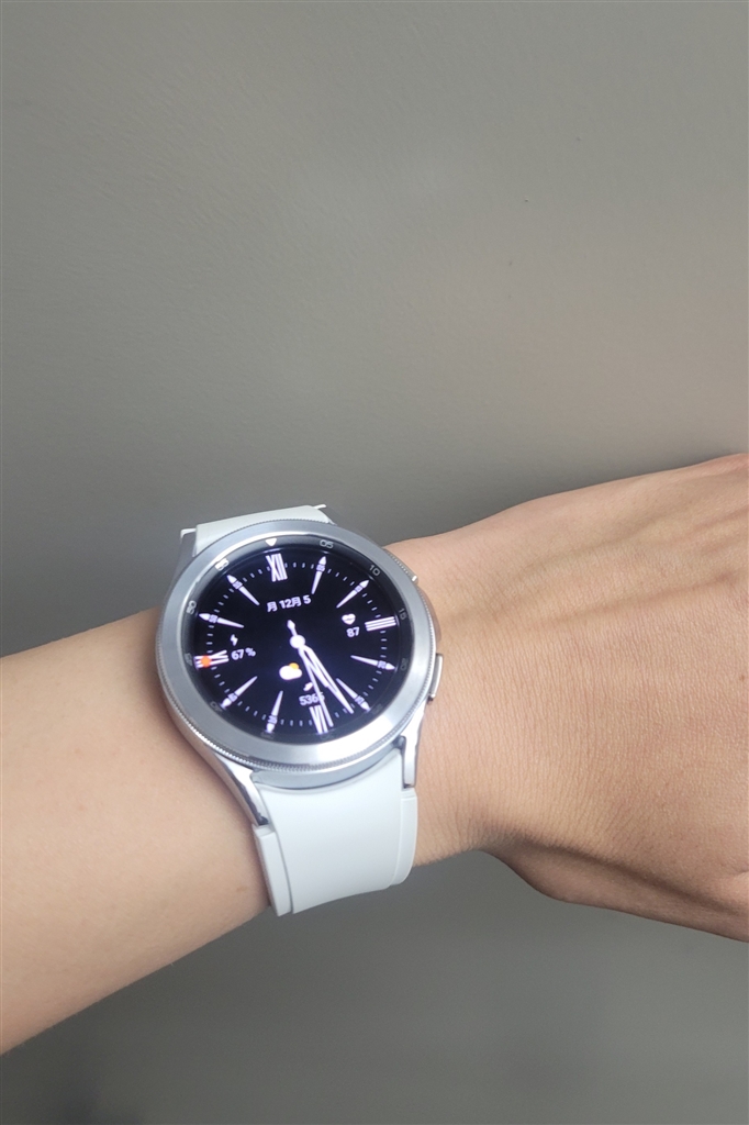 GALAXY WATCH4 CLASSIC　42mmシルバー SAMSUNG Galaxy Watch 4 Classic 42mm LTE - Smartwatch for