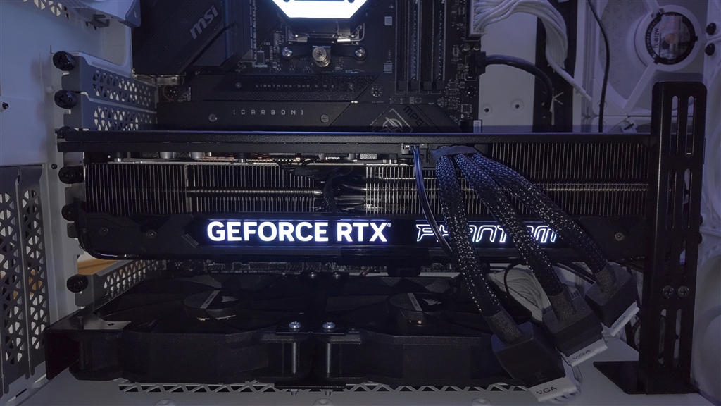 価格.com - 『サイドのロゴ以外に光る箇所はありません』GAINWARD GeForce RTX 4090 Phantom  NED4090019SB-1020P [PCIExp 24GB] ごまみそずいずいさんのレビュー・評価投稿画像・写真「ごく標準的な、ほぼ光らない RTX4090」[671555]