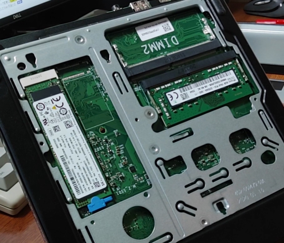 価格.com - 『メモリ増設の際のPC内部。』Lenovo ThinkCentre M75q ...