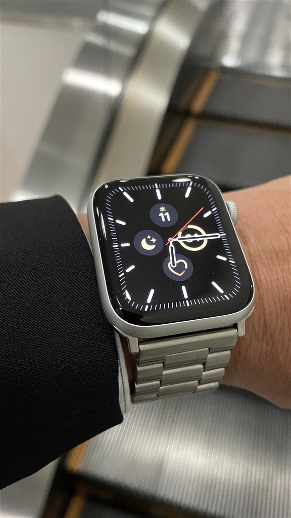 価格.com - 『サードパーティで2千円ほどのステンレスバンドに交換！とても良いです♪』Apple Watch SE 第2世代 GPSモデル  44mm MNK23J/A [シルバー/ホワイトスポーツバンド]  ストリームxxさんのレビュー・評価投稿画像・写真「電話着信見逃さなくなって良かったです ...