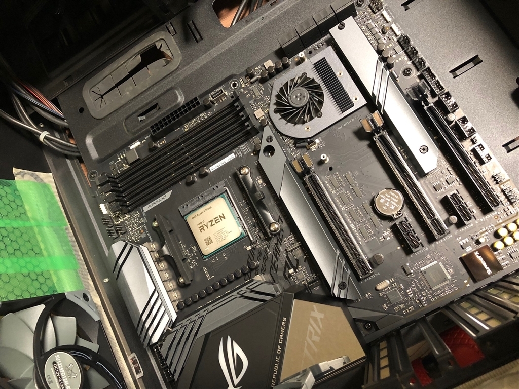 価格.com - 『ボードは小ぎれいにまとまっている。』ASUS ROG STRIX