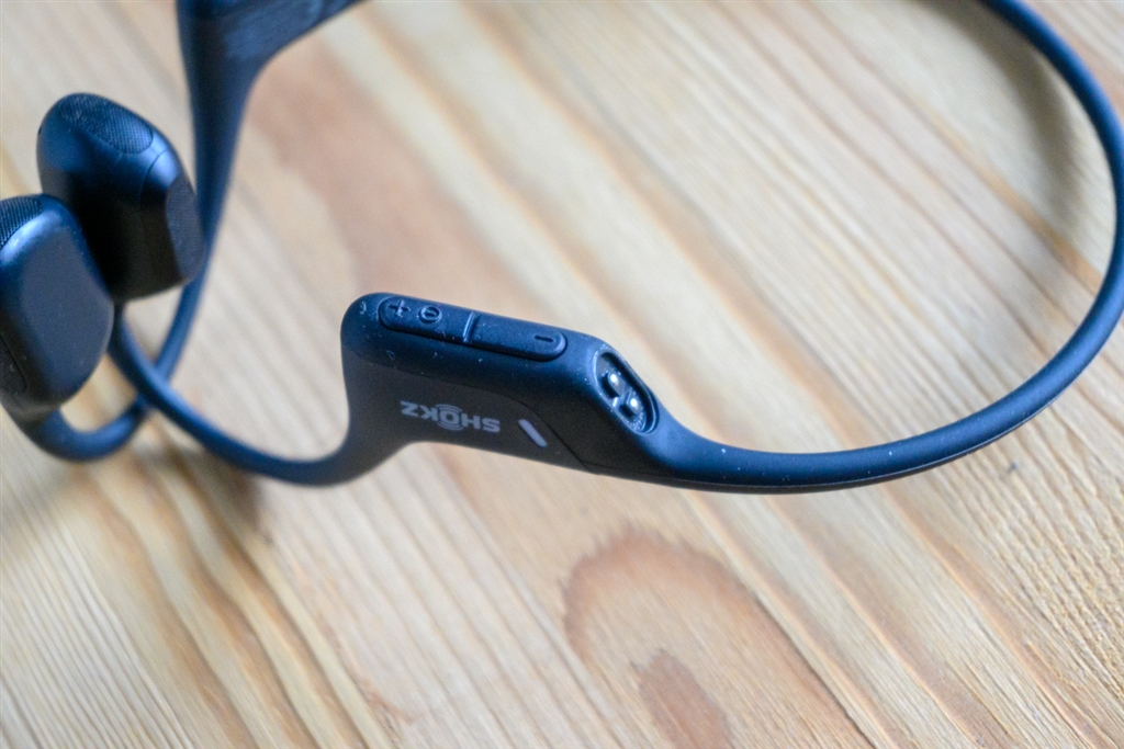 価格.com - 『充電端子が独自形状』Shokz OpenRun Pro SKZ-EP