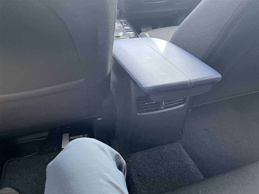 車のエアグリル 2016 2017 2018 アームレストボックス 後部座席用エアコン吹き出し口 エアコン吹き出し口 1個 アームレ 車のエアグリル  2016 2017 2018 アームレストボックス 後部座席用エアコン吹き出し口 エアコン吹き出し口 1個 アームレ 車のエアグリル 2016  2017 ... 車のエアコン吹き出し口 車用アームレストボックス 後部座席用エアコン吹き出し口 エアコン吹き出し口アセンブリ 素晴らしい用 2016