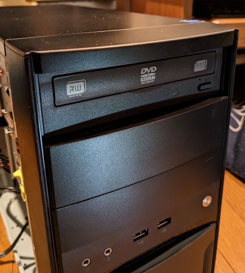 価格.com - 『DVDドライブの増設もし易く、USBデバイスも間隔が 価格.com - 『DVDドライブの増設もし易く、USBデバイスも間隔が