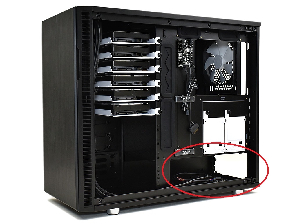 価格.com - 『Define R6 電源シュラウドのサイドが開いている状態