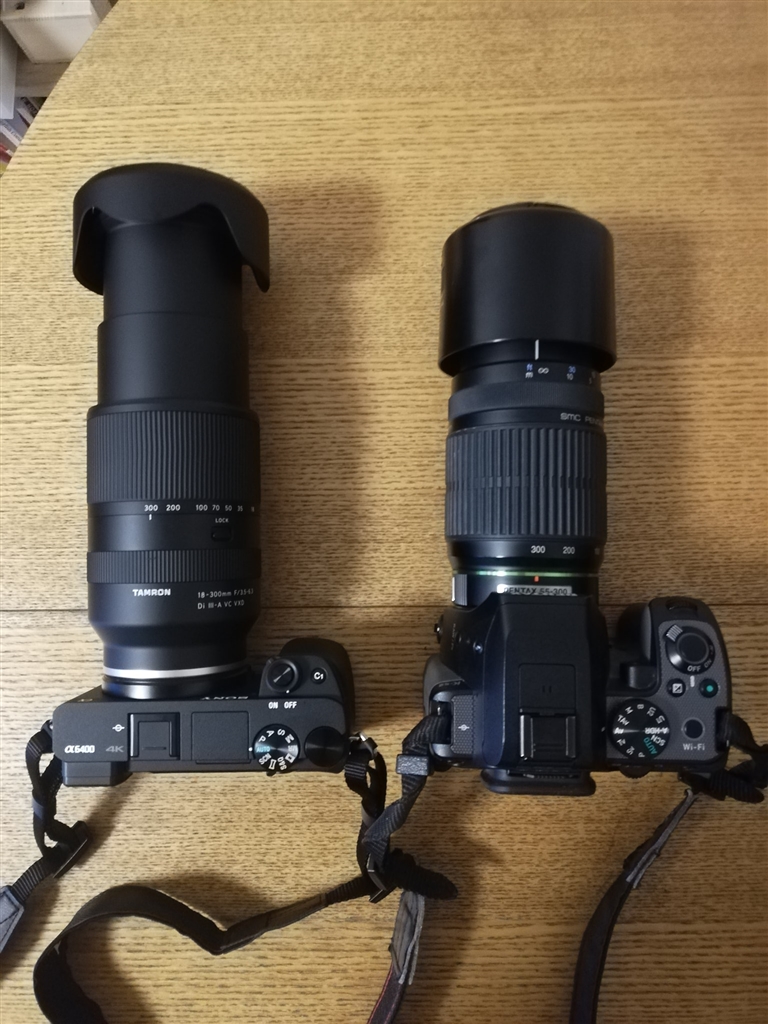 PENTAX 一眼レフカメラ TAMRONレンズ フラッシュ付き 価格.com - 『Pentaxの一眼レフ機「K-S2」＋55-300㎜レンズ（右）との