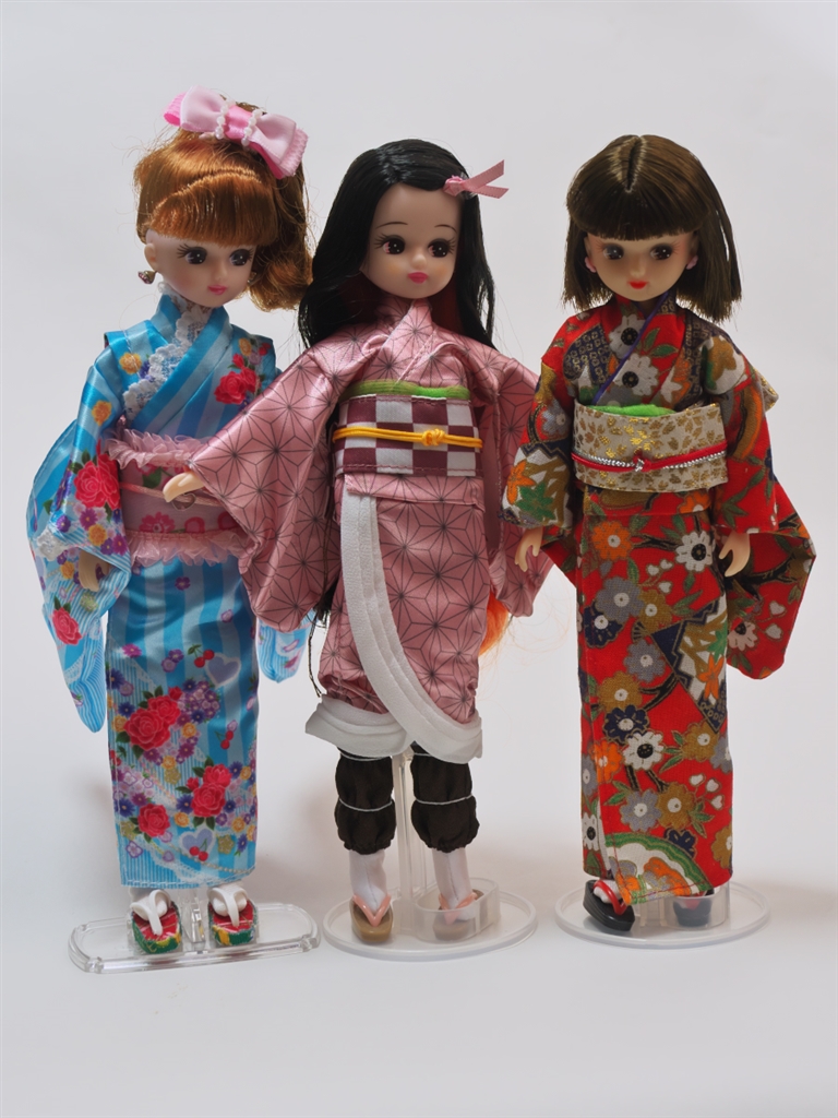 価格.com - 『2）左右の以前発売された和装のリカちゃんと比較