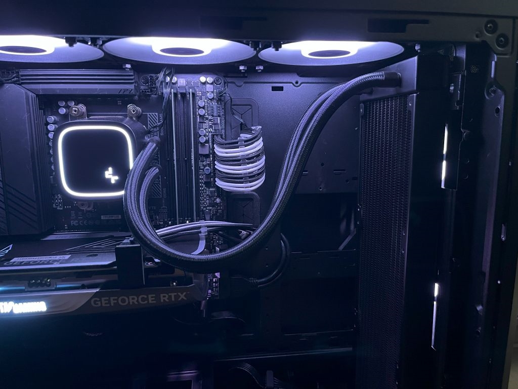 未使用品　Deepcool LE720 BK 360MM　[部品欠け] 価格.com - 『ケース内』DEEPCOOL LE720 R-LE720-BKAMMN-G-1