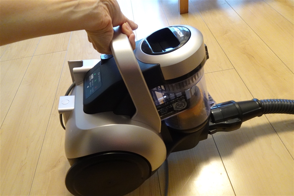 価格.com - 『軽量コンパクトな本体で楽に持ち上げて掃除ができる