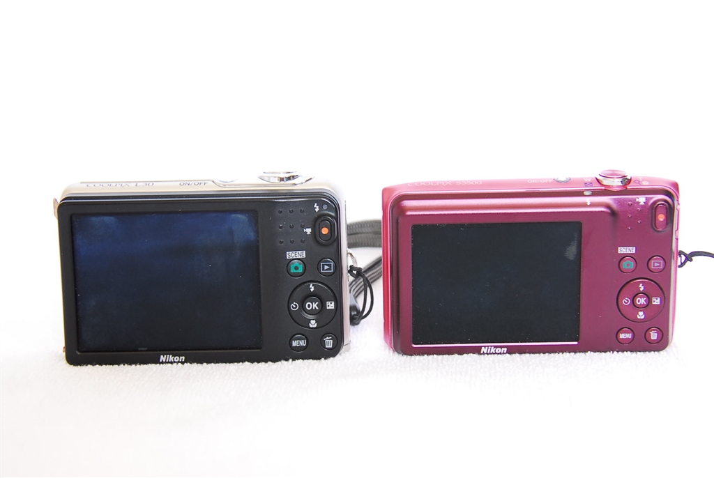 価格.com - 『背面(左が本文のL30,右が比較のS3500)』ニコン