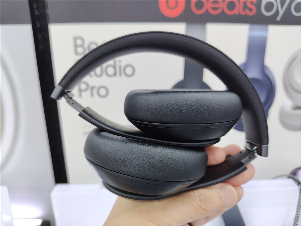 価格.com - 『Beats Studio Proの折り畳み』ビーツ・エレクトロニクス