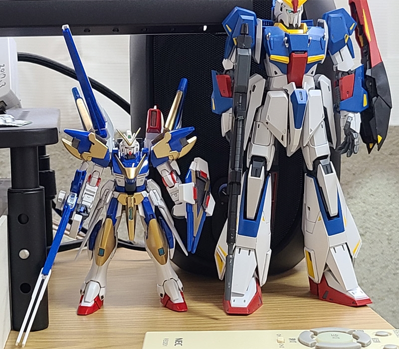 価格.com - 『MG ゼータver.Kaと並べて、サイズ比較』BANDAI HGUC 1