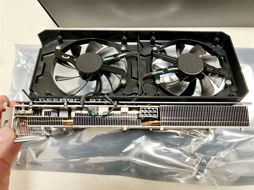 価格.com - 『ファンは90mmx2個。2スロットに収まるようヒートシンク