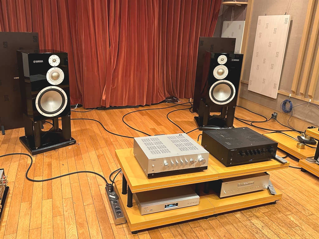 価格.com - 『試聴風景』ヤマハ R-N800A(S) [シルバー] 鴻池賢三さんの