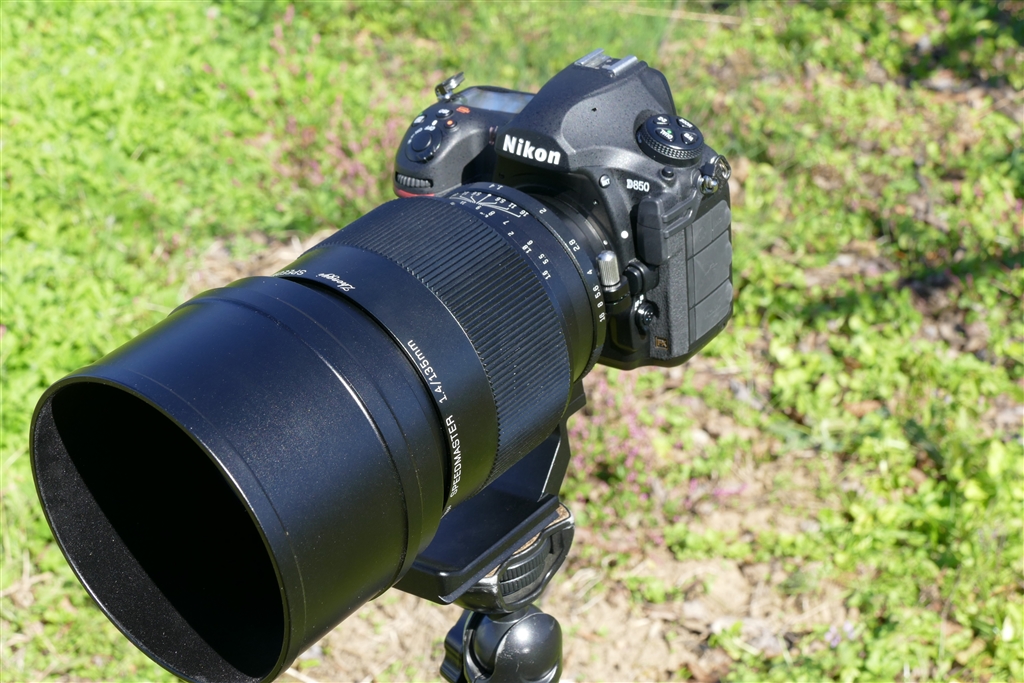 価格.com - 『ZHONGYI SPEED MASTER 135mmF1.4は、重過ぎて三脚に載せ