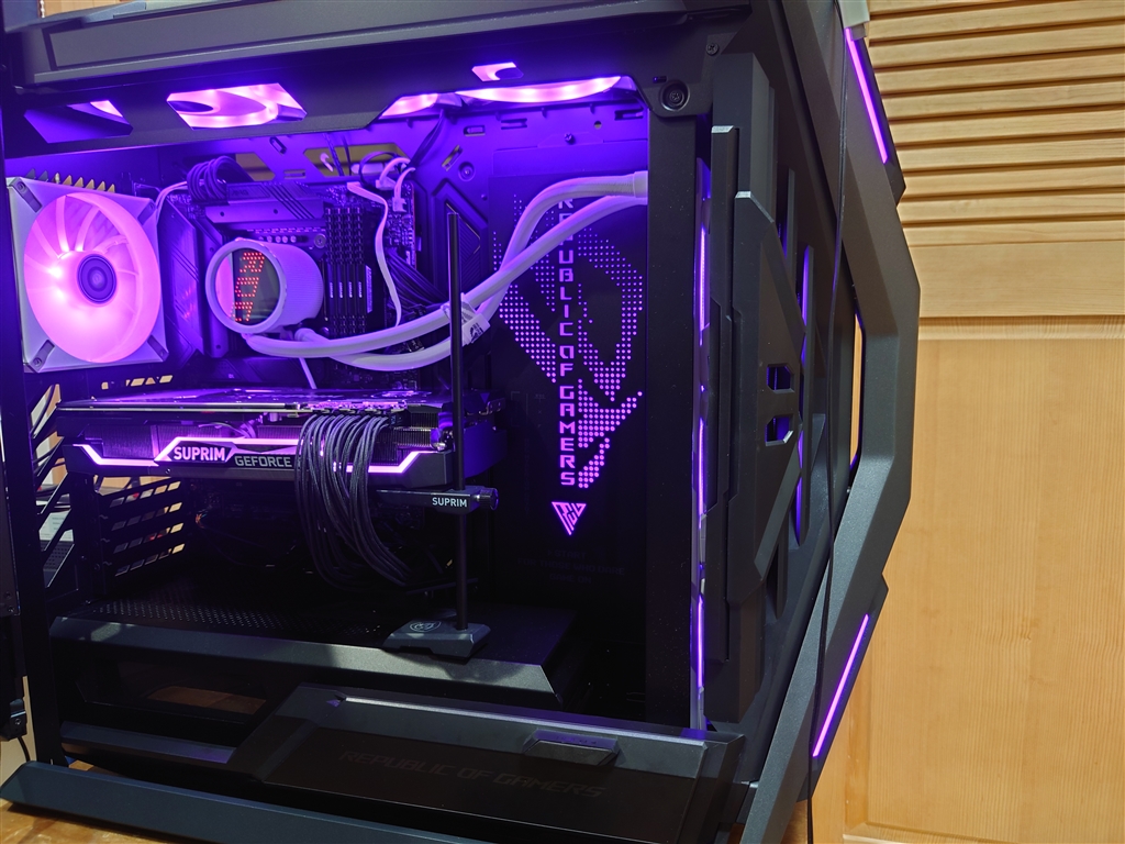 価格.com - ASUS ROG Hyperion GR701 [Black] デスライトニング