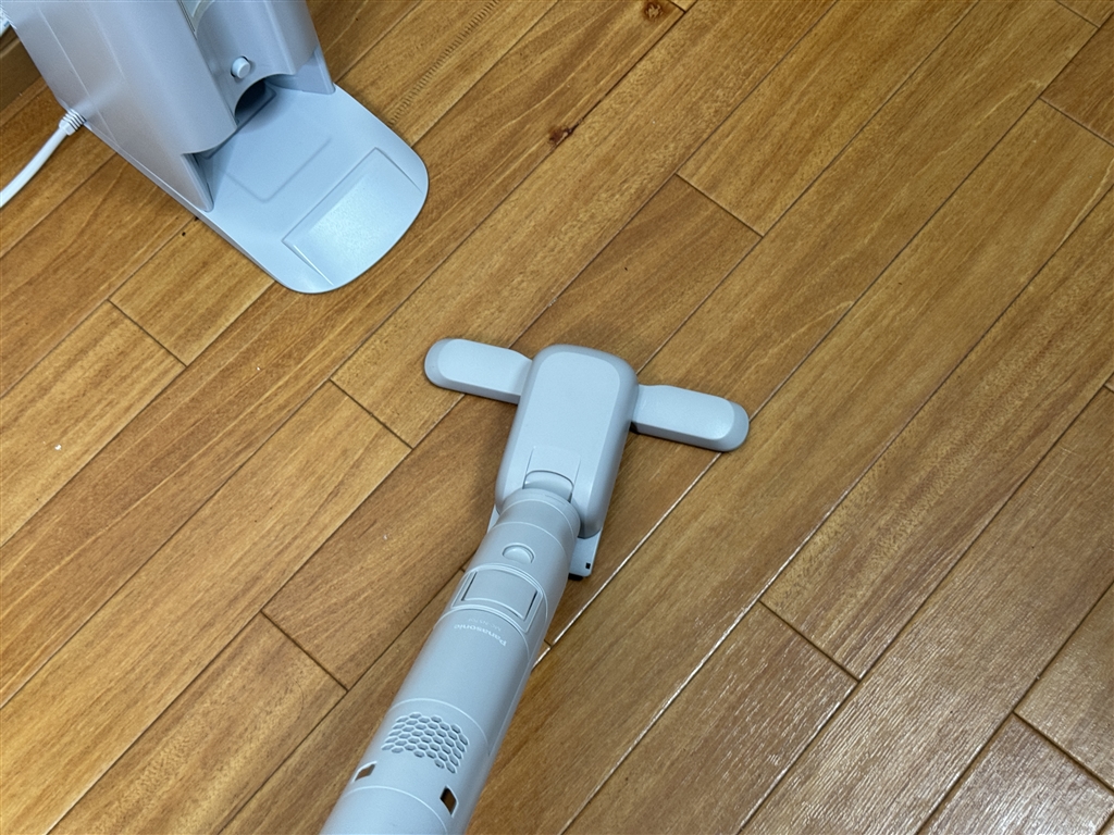 価格.com - 『グリーンドッグから取り出した状態。左右のノズルが開く