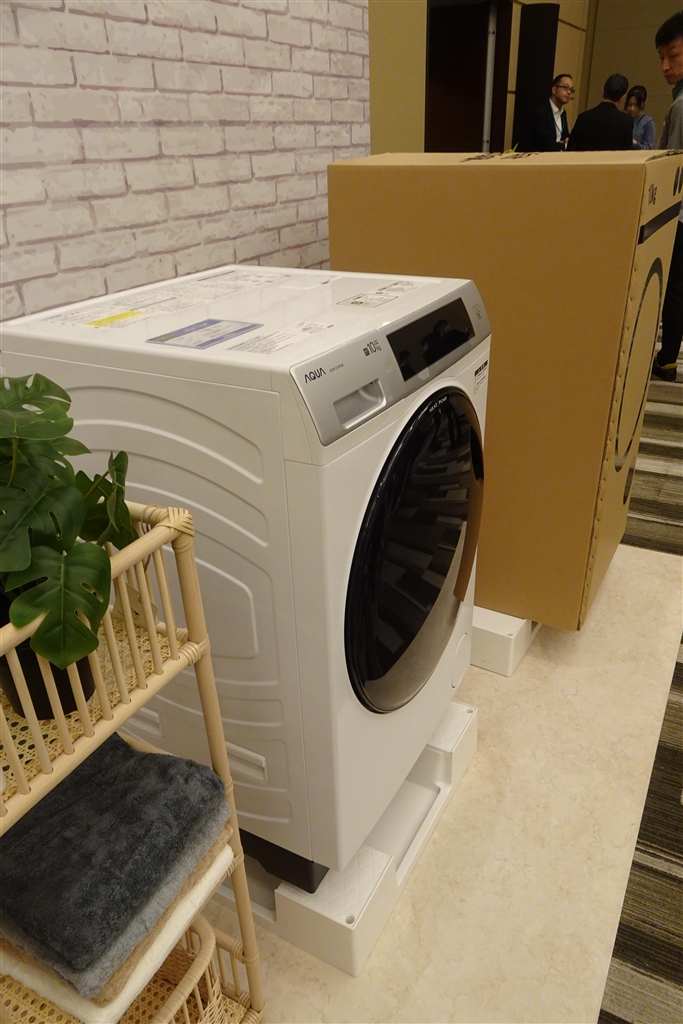 価格.com - 『一般的な10キロ容量タイプのドラム式（左）とのサイズ感