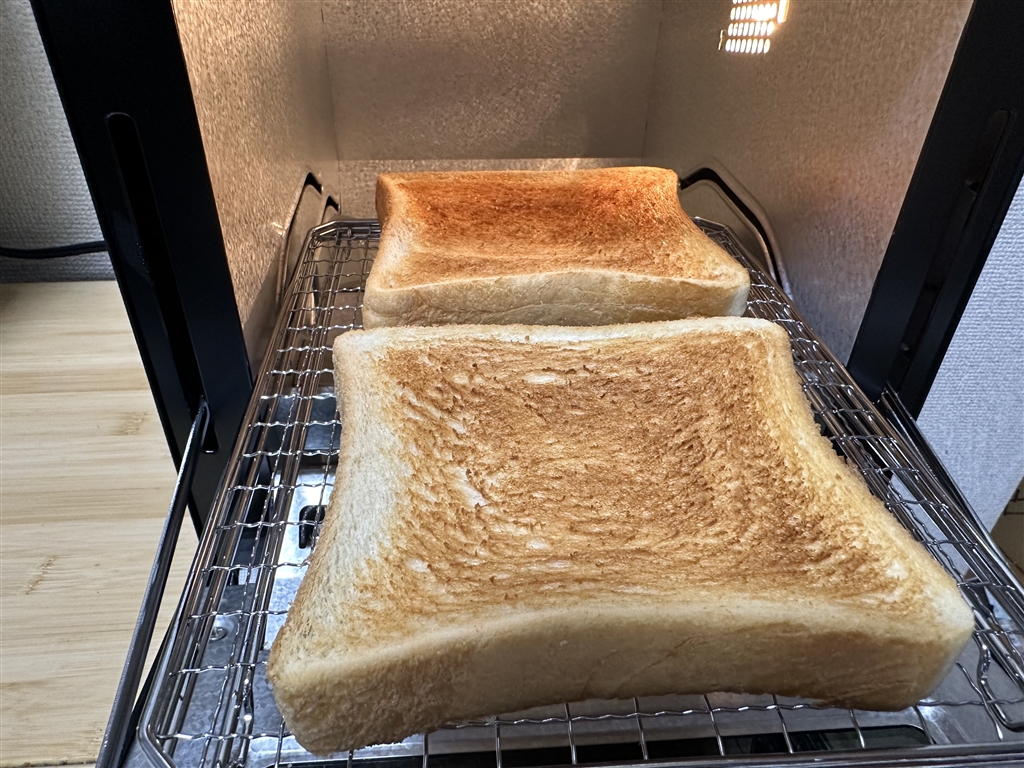 価格.com - 『食パンが焼き上がったところ。前後2枚は確かに