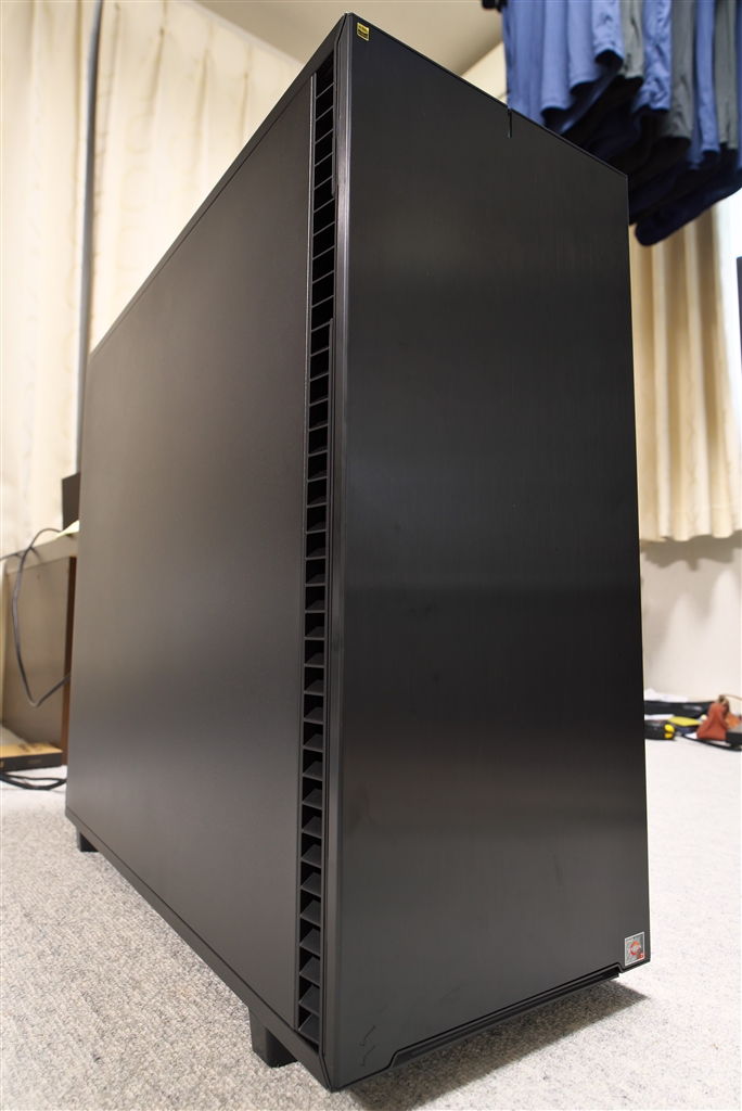 価格.com - 『ケース前面。無骨なフルタワーケースで個人的に