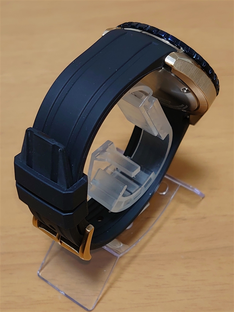 美品 CITIZEN エコドライブ 防水200m ラバーベルト 価格.com - 『シチズンの常、ラバーベルトは分厚く硬いです