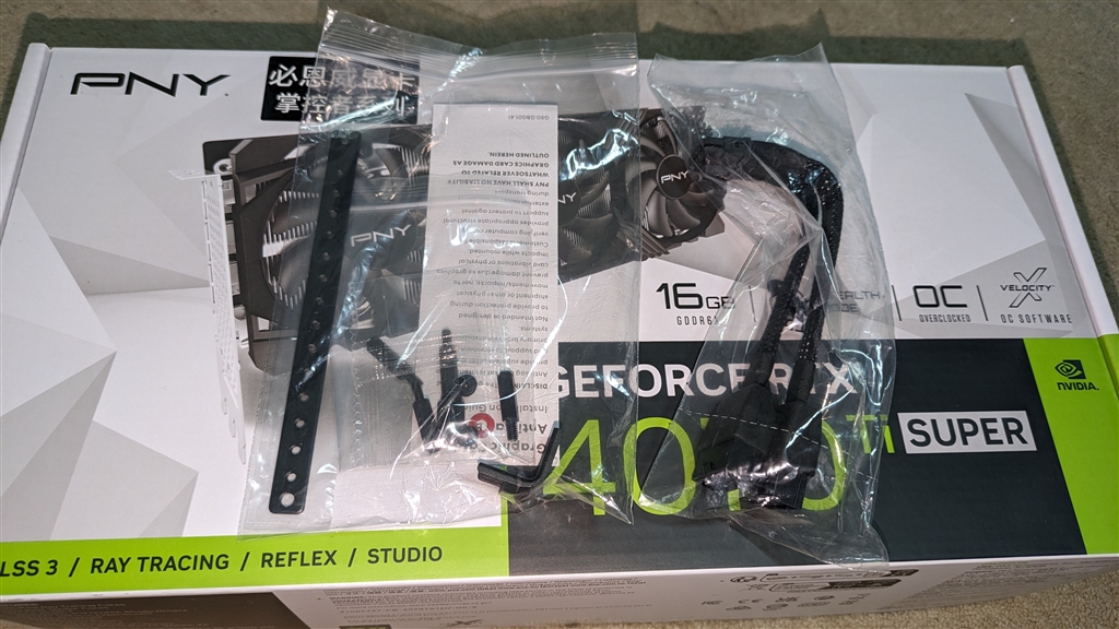 価格.com - 『付属品：サポートステイ、12VHPWR変換』PNY GeForce RTX