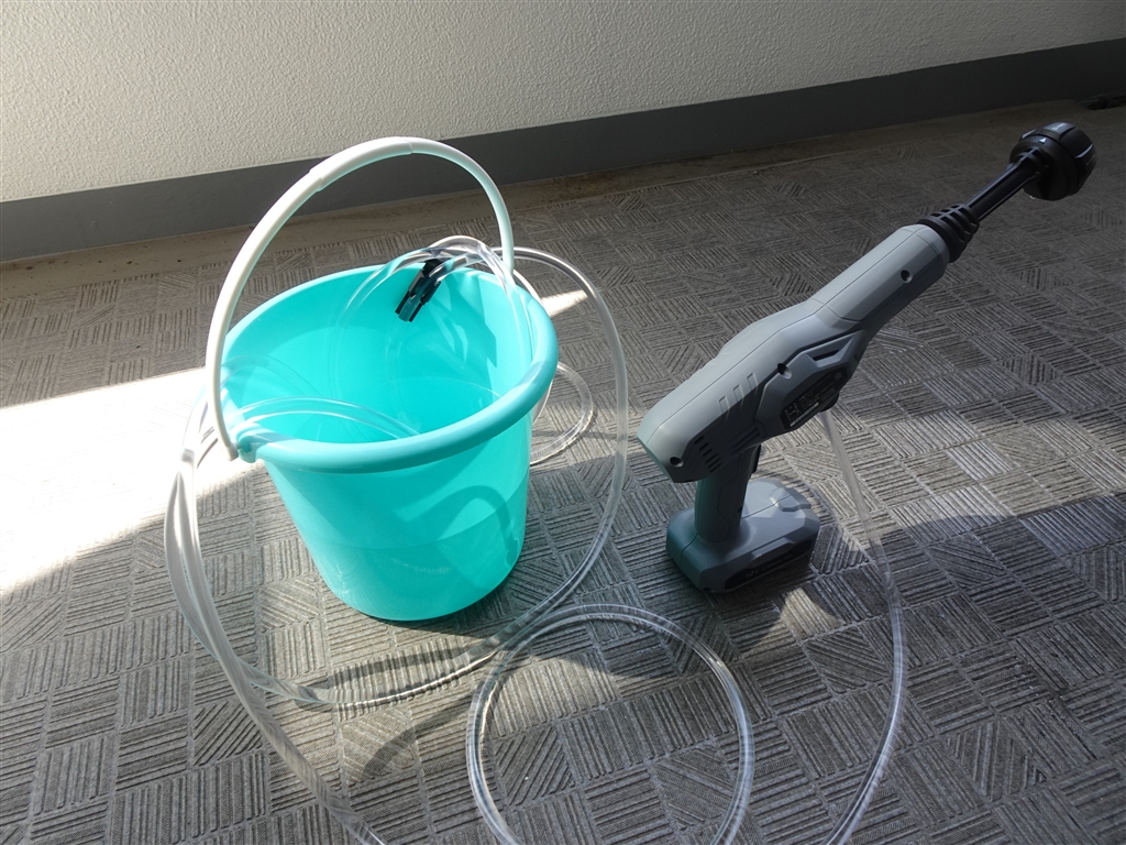 もとろく　高圧ホースとバケツ 価格.com - 『バケツ利用時。ホースを固定するクリップも付属している