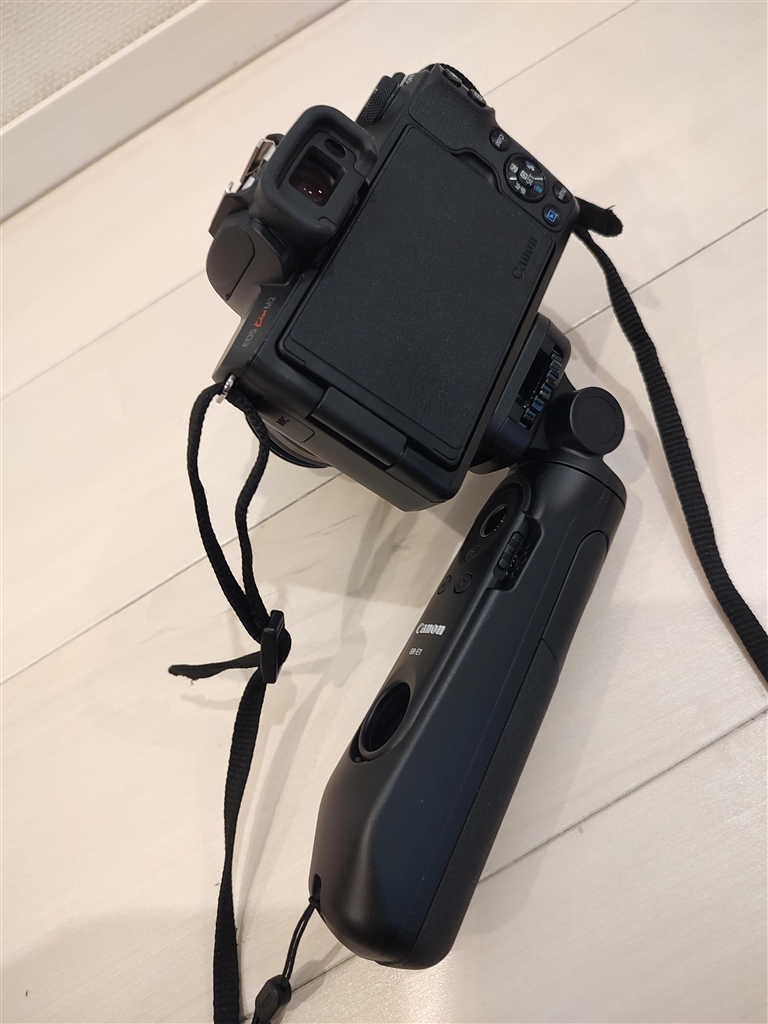 価格.com - 『カメラ縦位置での撮影にはこんな感じで』CANON