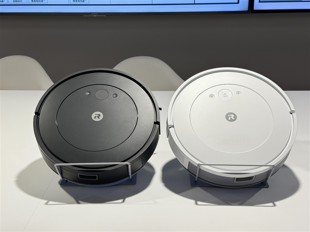 価格.com - 『ボディカラーはブラックとホワイトを用意。』iRobot