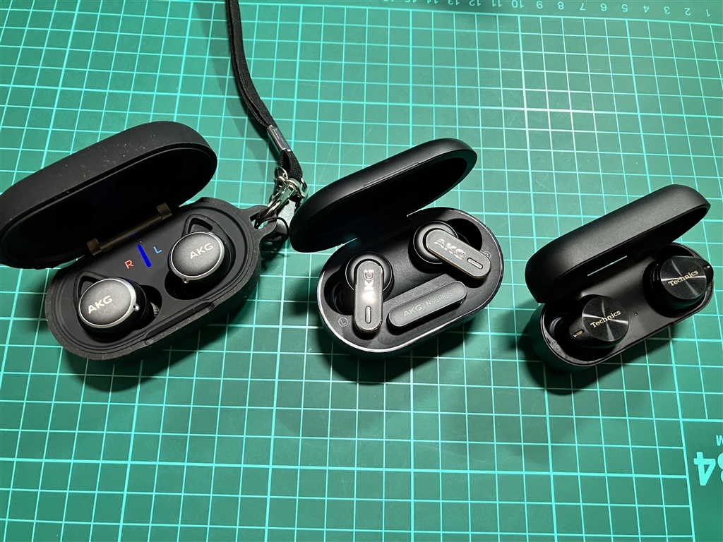 価格.com - 『左からAKG N400、当機、Technics AZ80』AKG N5 Hybrid