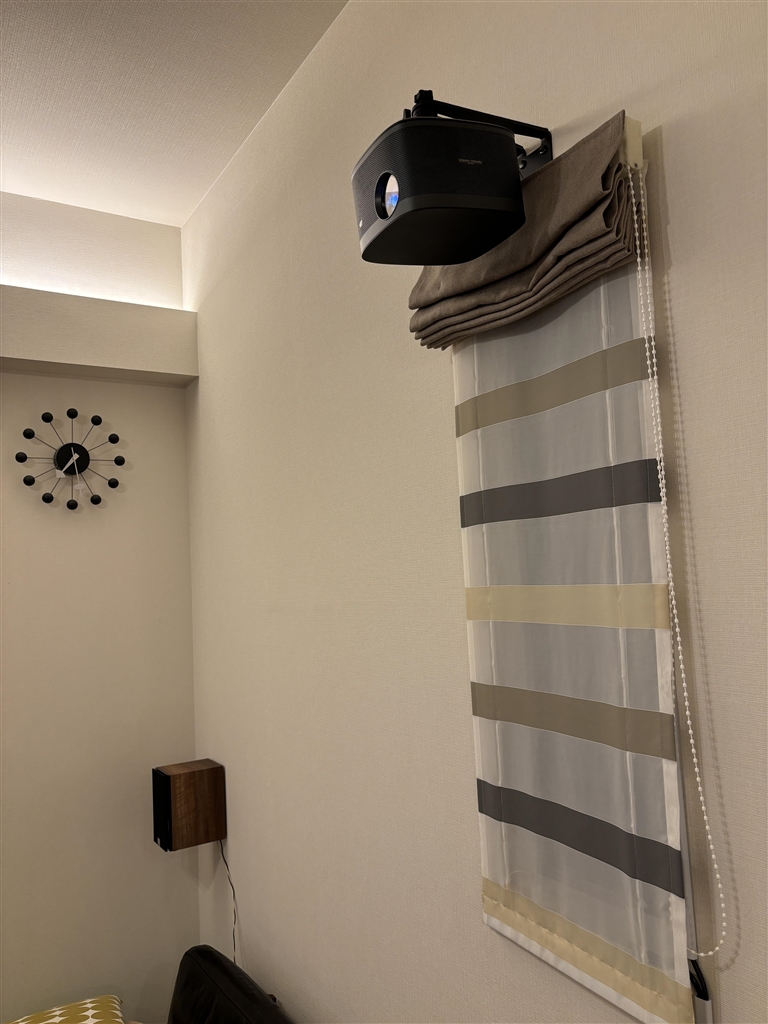 価格.com - 『Amazonで見つけた壁掛けブラケットでスッキリ設置』XGIMI