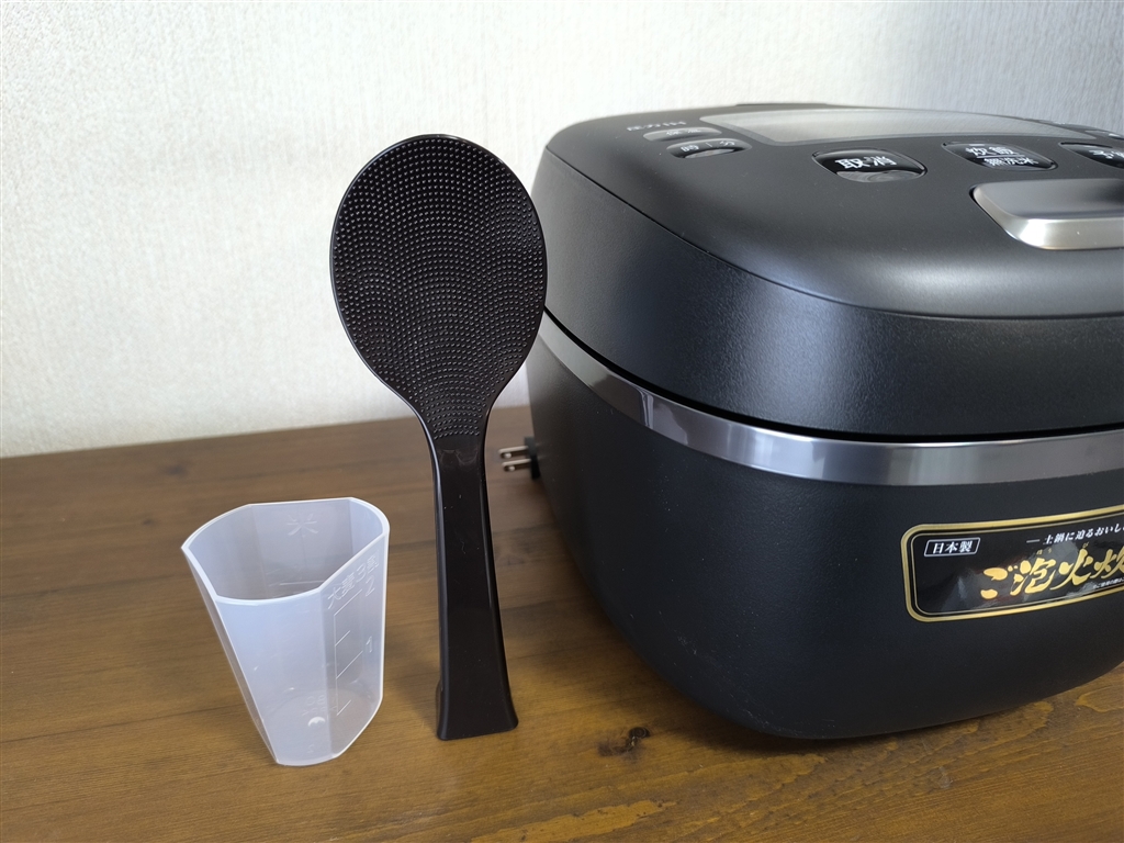 価格.com - 『付属品はしゃもじと計量カップ』タイガー魔法瓶 炊きたて