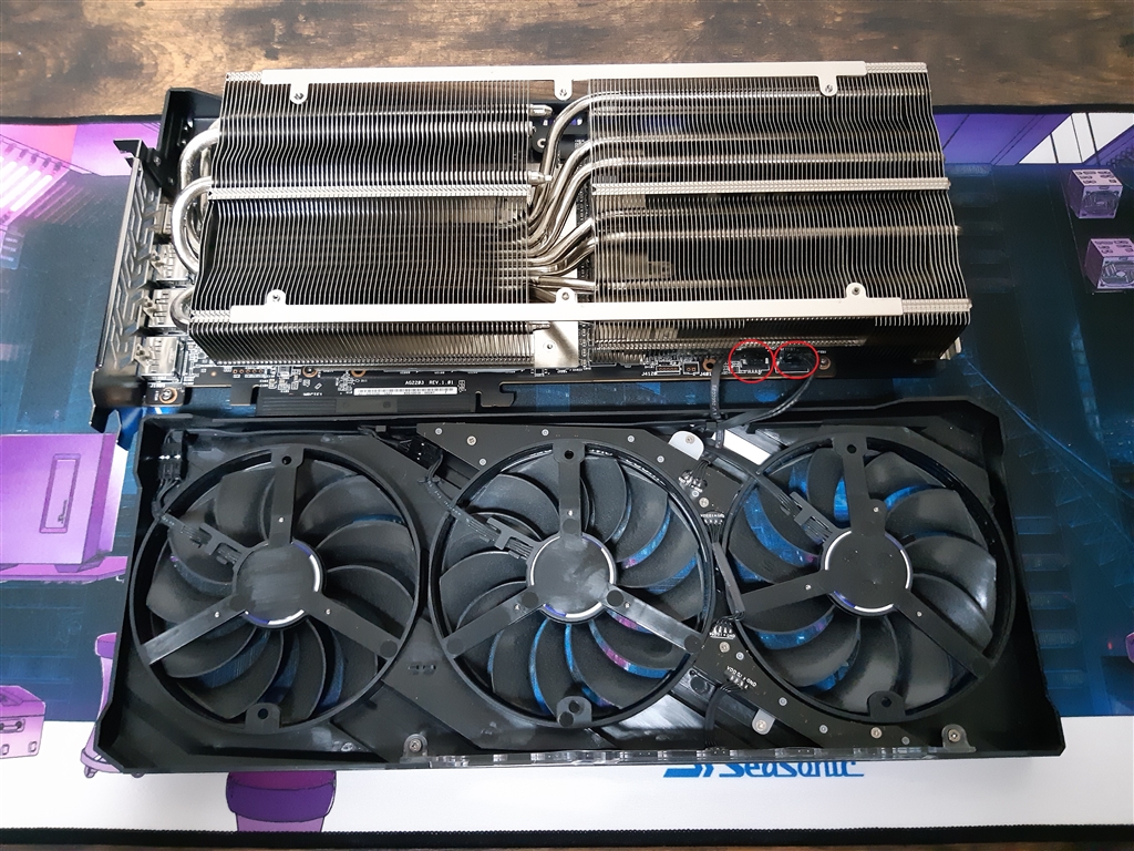 価格.com - 『GPUシュラウドを取り外した状態。画像赤丸はGPU