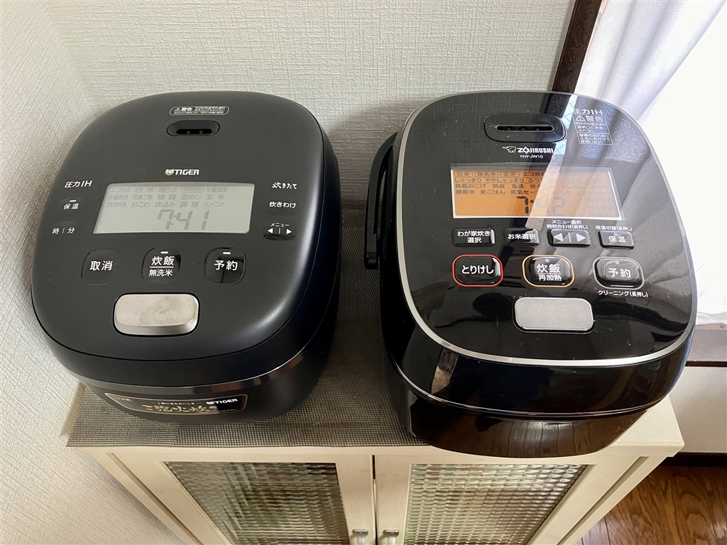 価格.com - 『左：タイガー魔法瓶「JRI-A100」、右：象印「NW-JW10