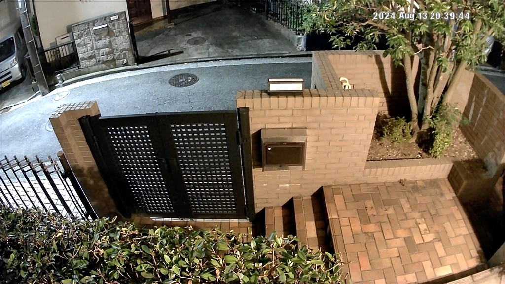 価格.com - 『同（2）夜間、街灯と玄関灯だけで十分明るい