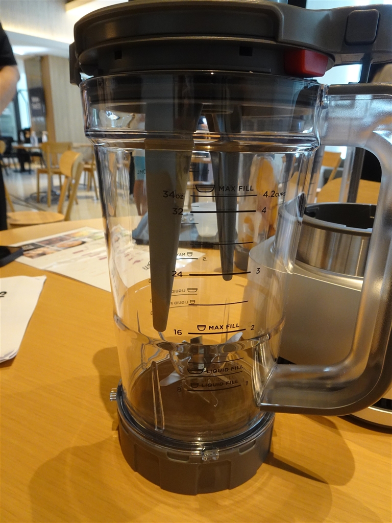 価格.com - 『タンパーを内蔵。ブレードの回転と手動によりしっかり