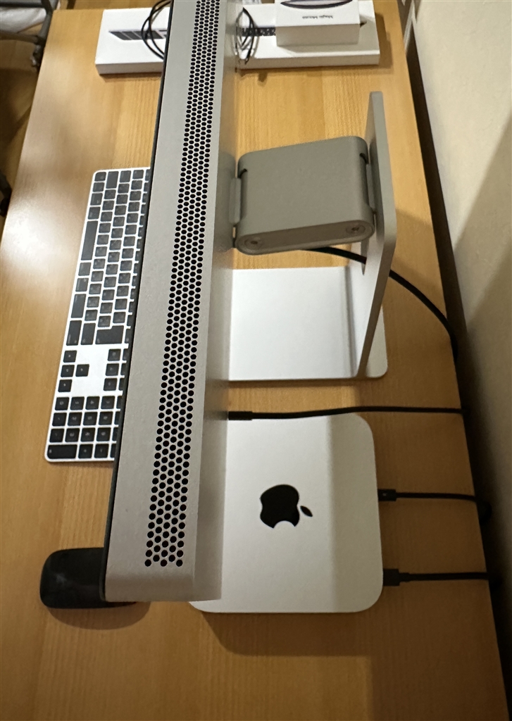 価格.com - Apple Studio Display 標準ガラス 傾きと高さを調整できる
