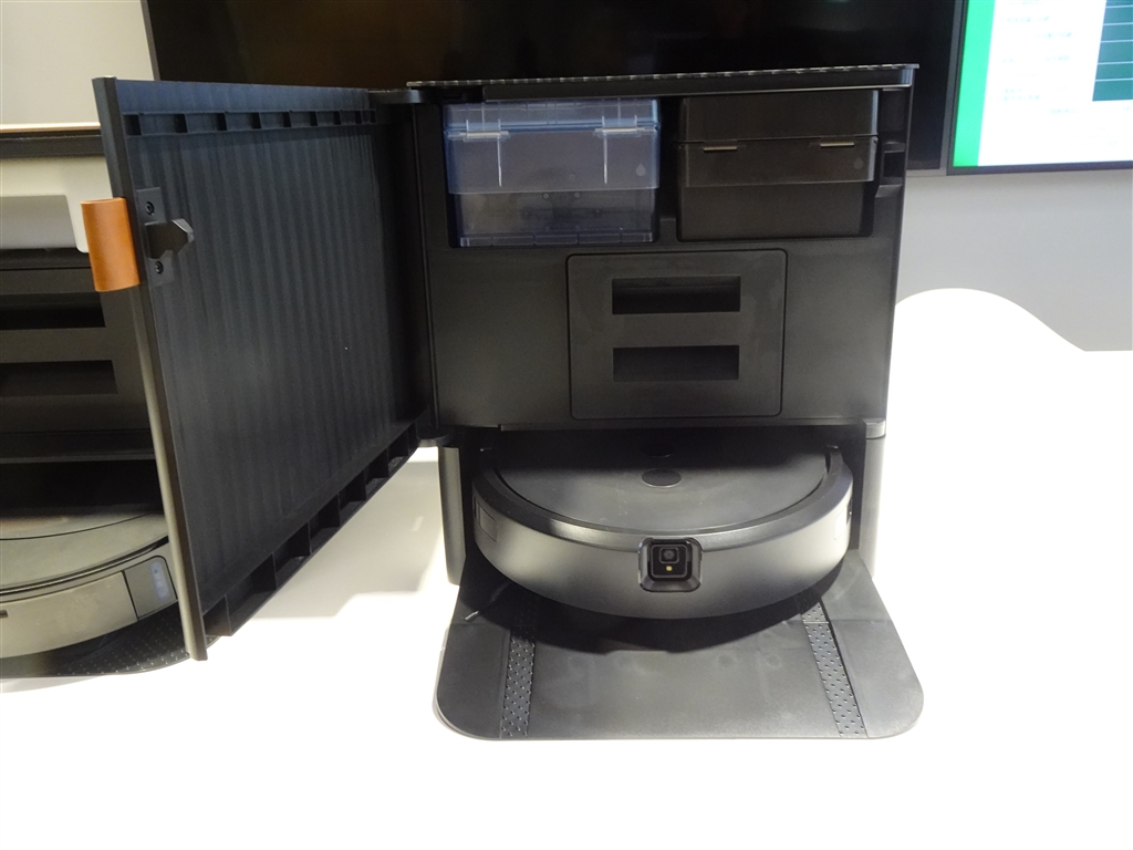 価格.com - 『「AutoWash 充電ステーション」の内側』iRobot ルンバ