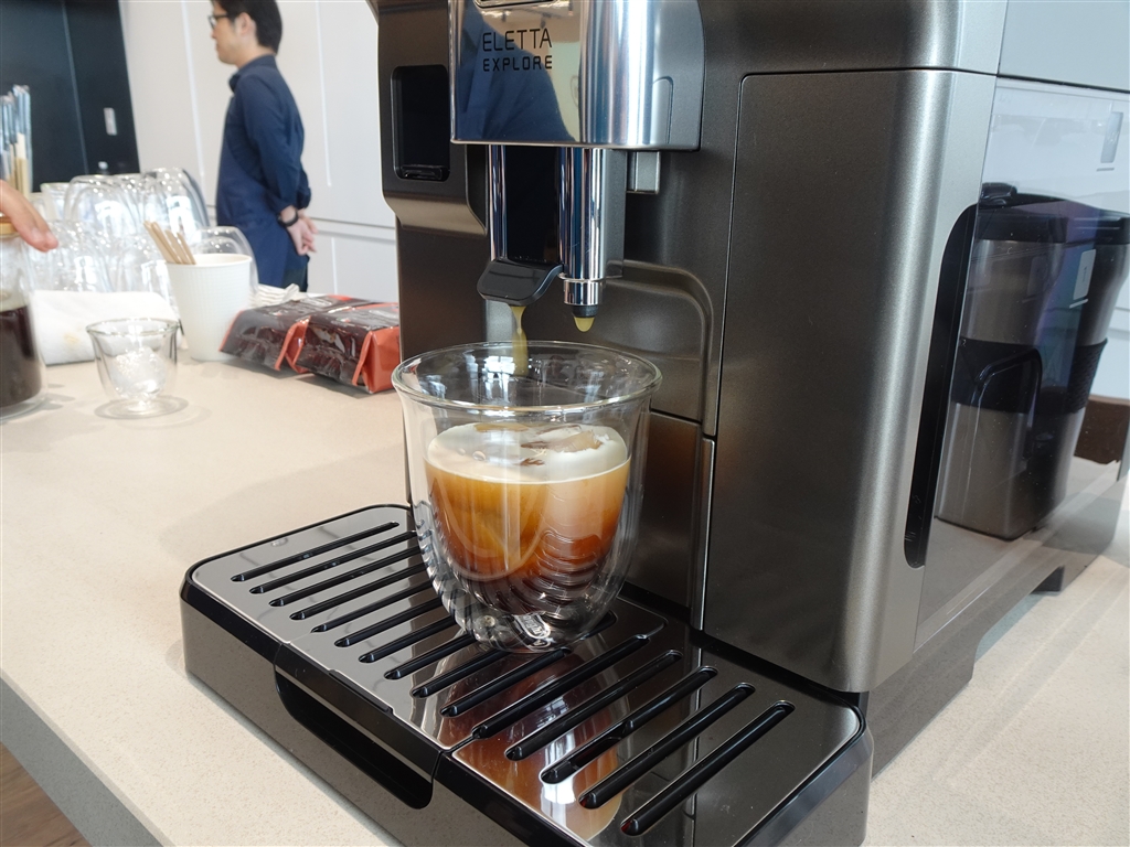 価格.com - 『コールドブリューを抽出する様子』デロンギ エレッタ