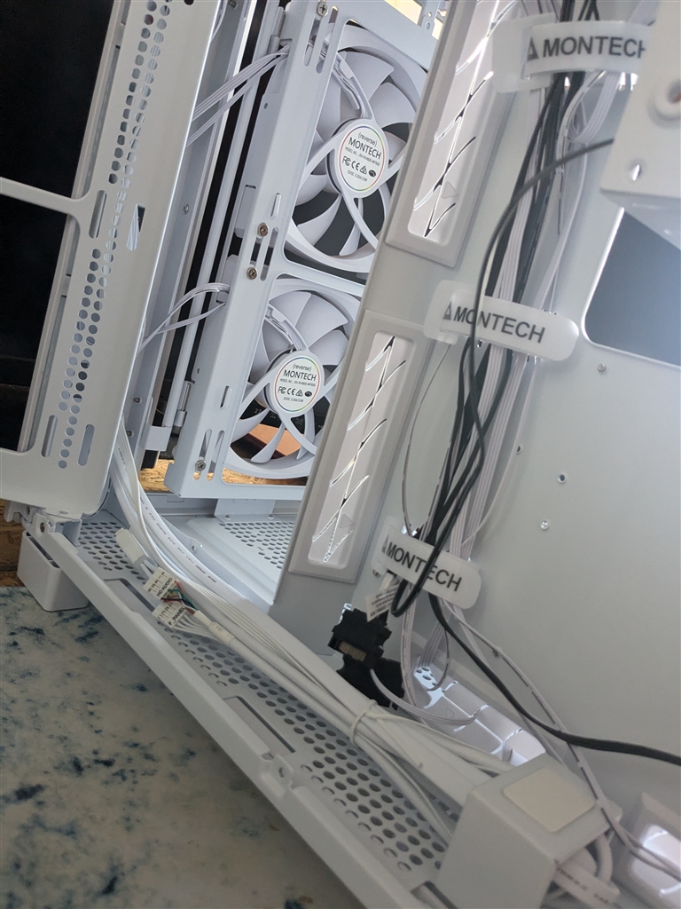 価格.com - 『付属ファン配線が美しい』MONTECH KING 95 PRO [White