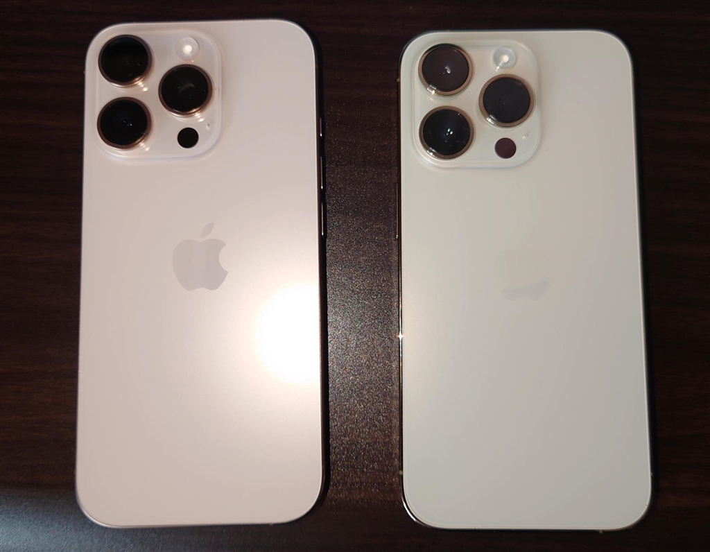 価格.com - 『外観比較_左iphone16pro-右14pro』Apple iPhone 16 Pro